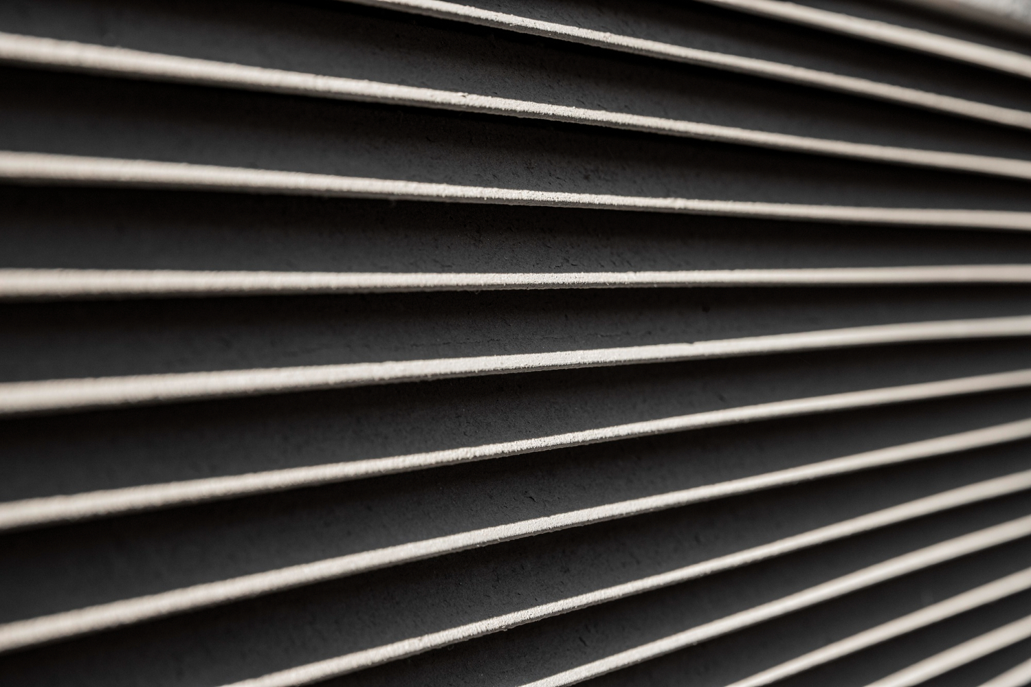 Lire la suite à propos de l’article Grilles et conduits de ventilation : ce qui se cache vraiment derrière vos bouches d&rsquo;aération
